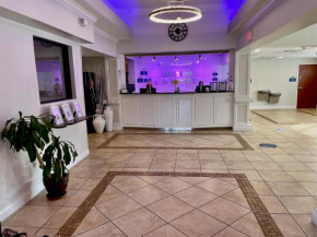 Days Inn & Suites by Wyndham Lakeland